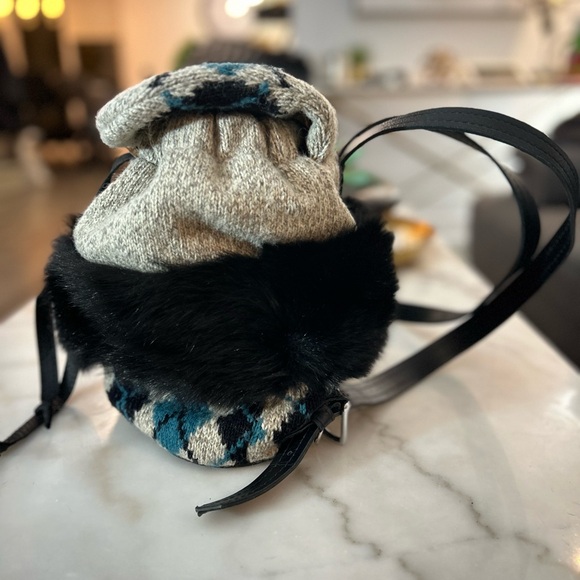 Harricana fur and wool back pack purse. Made in Canada - Picture 6 of 11